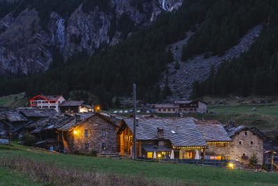 Dorf im Tal